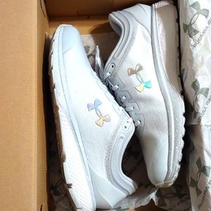 Under Armour size 9 athletic shoes
